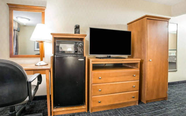 Hibiscus Inn & Suites