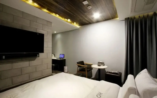 Hotel Moon