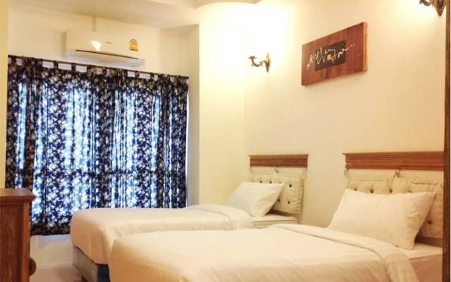 Yellow Tique Hotel