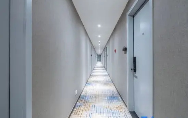 Huayu Light Hotel (Keqiao RT-Mart Pearl Square Subway Station Branch)