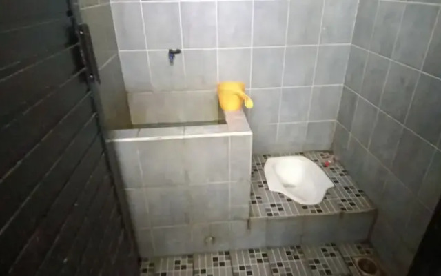 Hotel O Wisma Aluh AmbakNearPantai batu lima Asbullah tmbngn