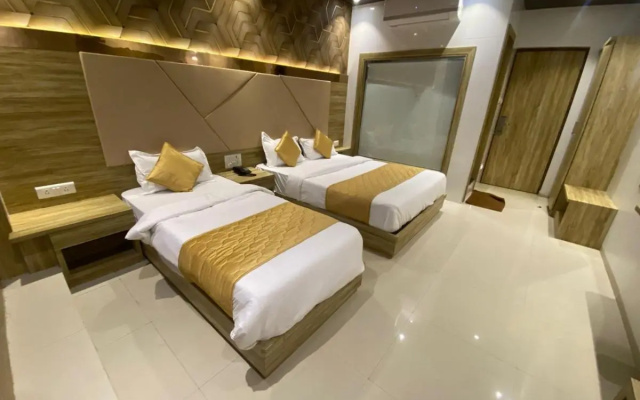 Hotel Bkc Crown - Near Trade Centre
