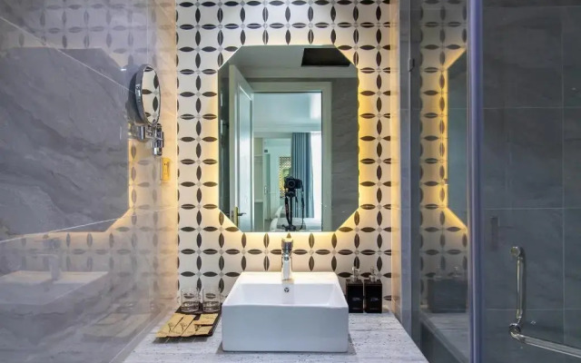 La Vague Hotel
