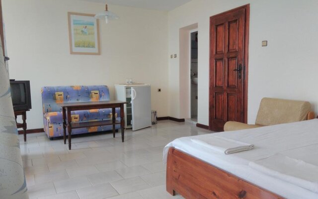 Lazur Hotel Равда комната для гостей