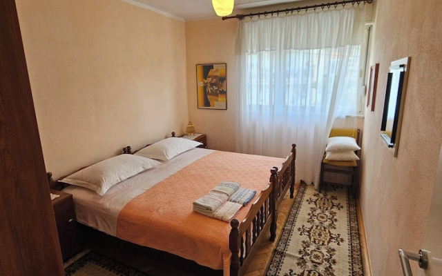 Oleander, Three-bedroom Apt in Trogir