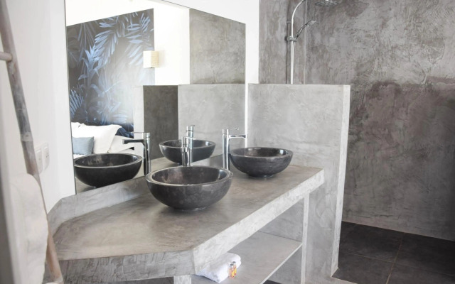 Ninamu Pearl  Guest House