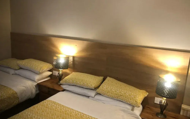 Roseville Lodge B&B