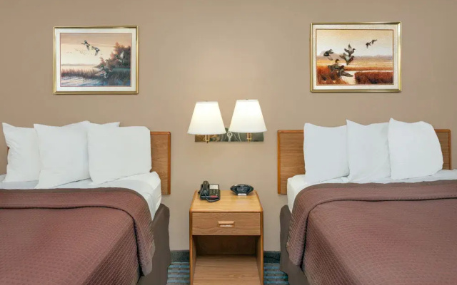 Days Inn - Charleston