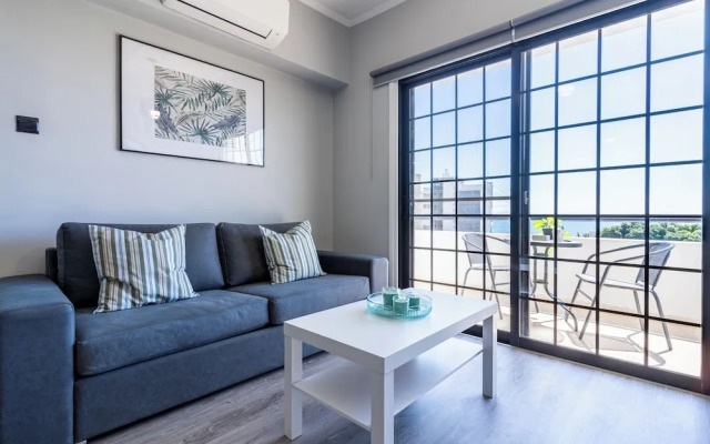 Peale's 2-BR Apt & Balcony in Mackenzie