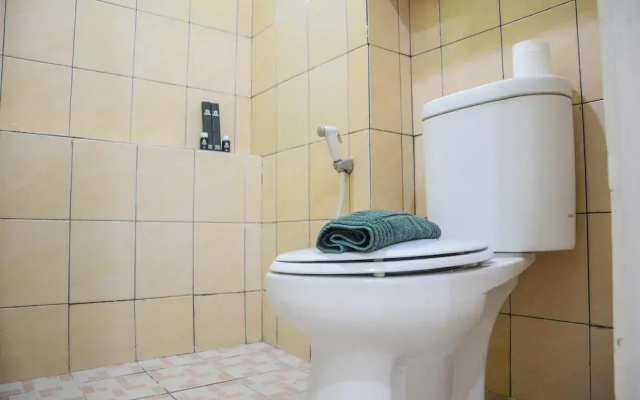 Stylish and Comfortable Studio Green Pramuka Apartment