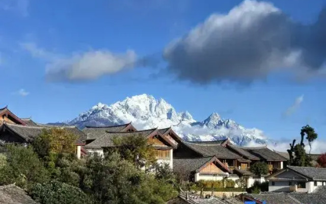 Xinsu Snow Mountain Panoramic Resort Hotel (Lijiang Old Town Shizishan Branch)