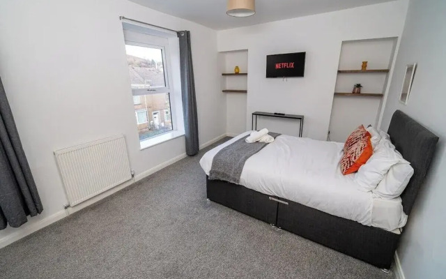 Spacious 3 Bed Home in the Heart of Swansea