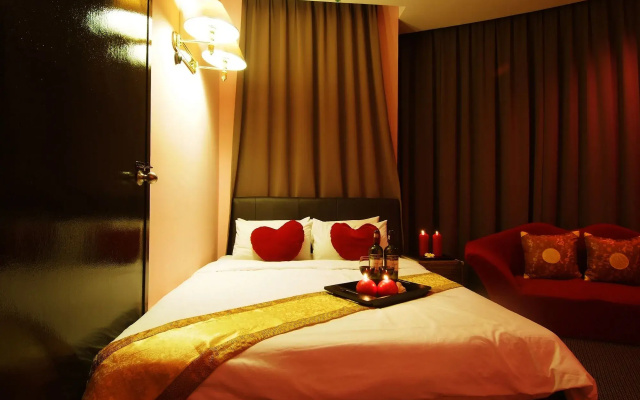 Paragon City Hotel