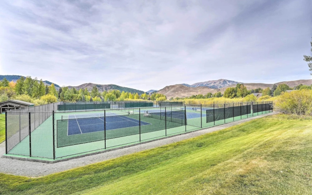 All-season Sun Valley Retreat w/ Deck & Grill