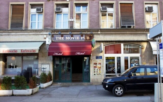 The Movie Hotel вид на фасад
