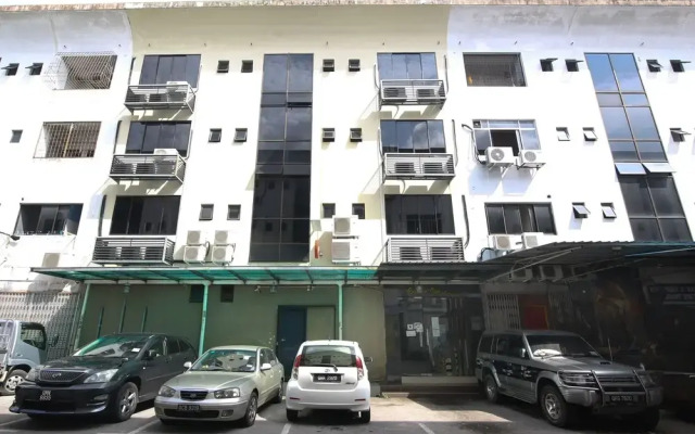 OYO 90136 Jumbo Inn