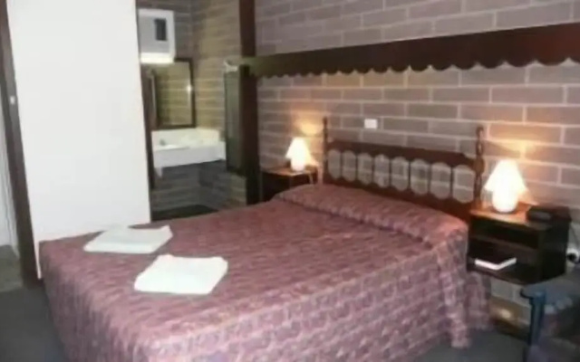 Bordertown Motel