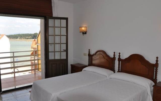 Отель Hostal Mourelos