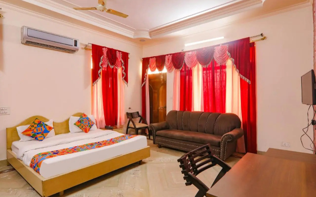 Fabhotel Raka Inn