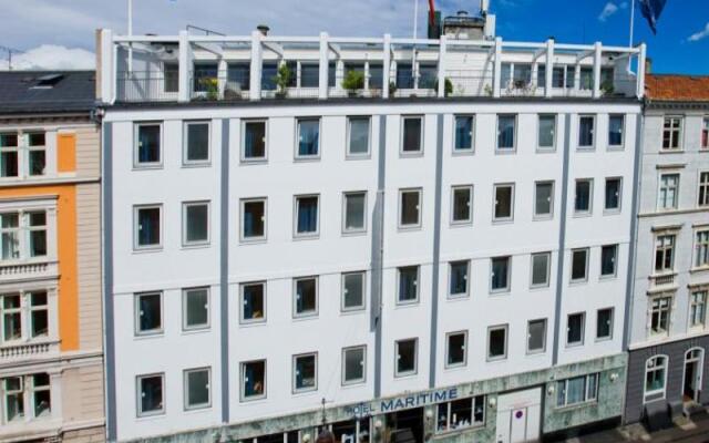 Hotel Maritime вид на фасад