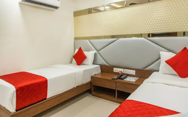 Hotel Hometown - Near BKC
