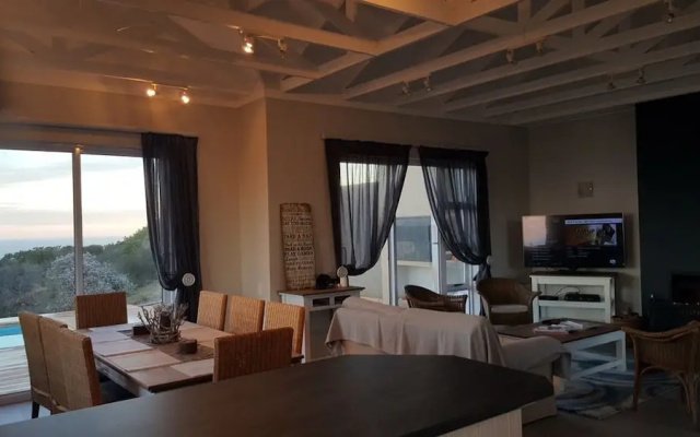 Pinnacle Point Pool Lodge