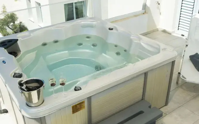 Wavebreeze Villas