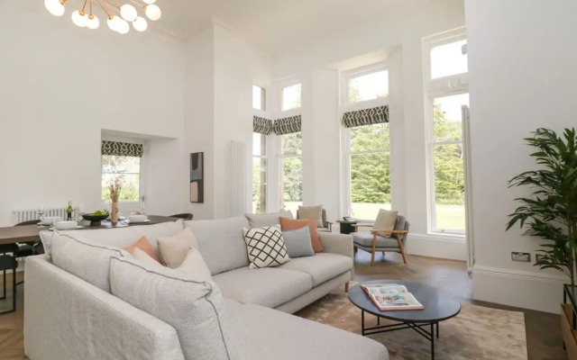 The Margaret Suite Stone Cross Mansion