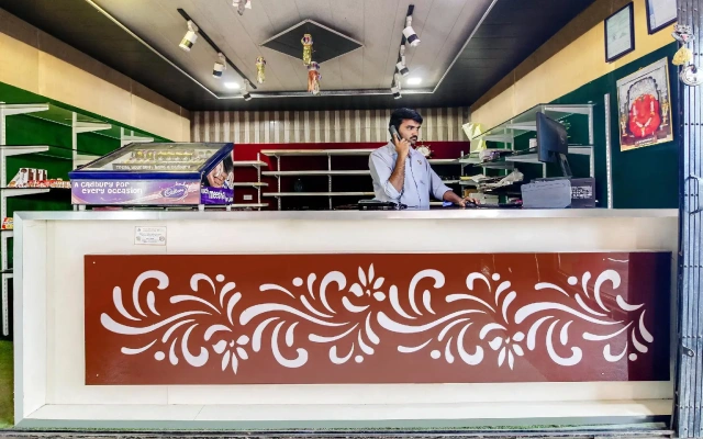 OYO 43680 Hotel Sandeep