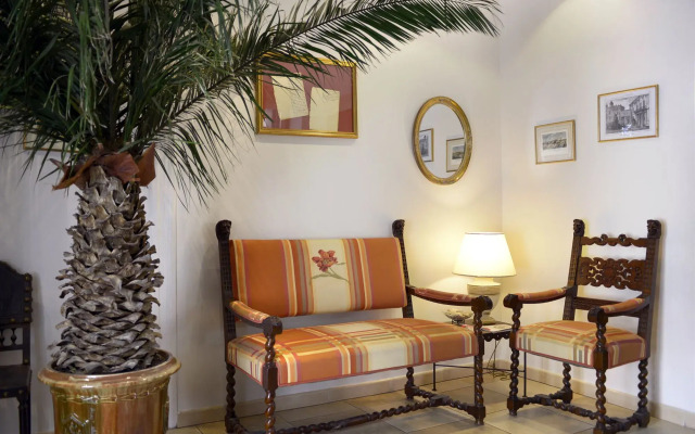 Hotel d'Aragon - Place de la Comédie
