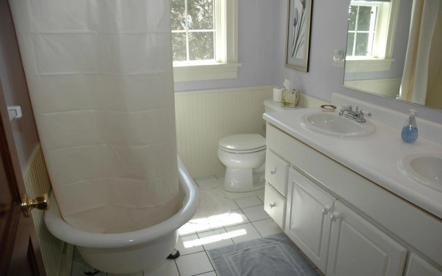 Yale Manor B&B and Yurt Glamping