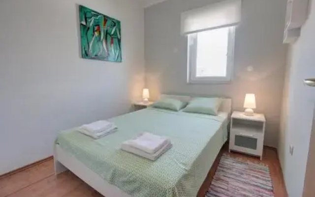 Cozy two bedroom apartment in Stinjan