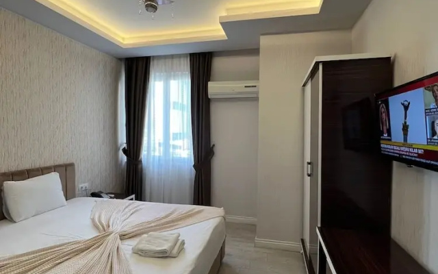 Grand Black Hotel