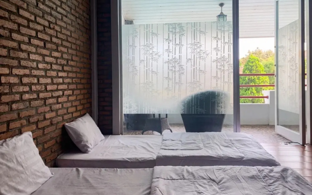 Urbanview Hotel Villa Q Gisting by RedDoorz