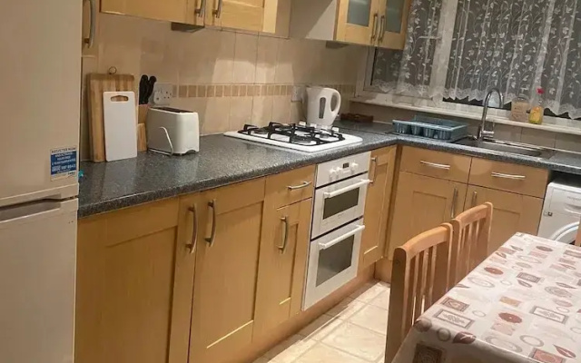 Charming 4-bedroom Apartment in East London - Perfect City Getaway
