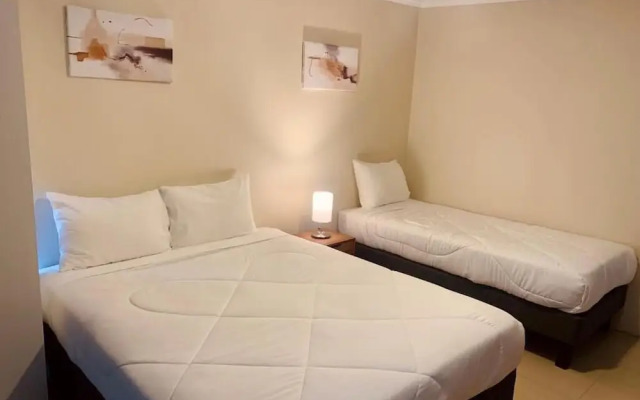 Peninsula Hostel