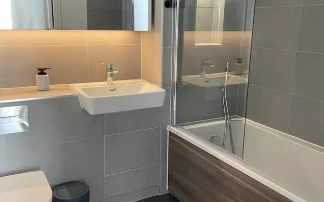 Healum Retreat - 3BR Apartment, Southall