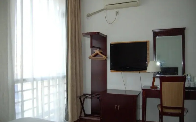 Shanghai Lakeside Holiday Inn Hotel