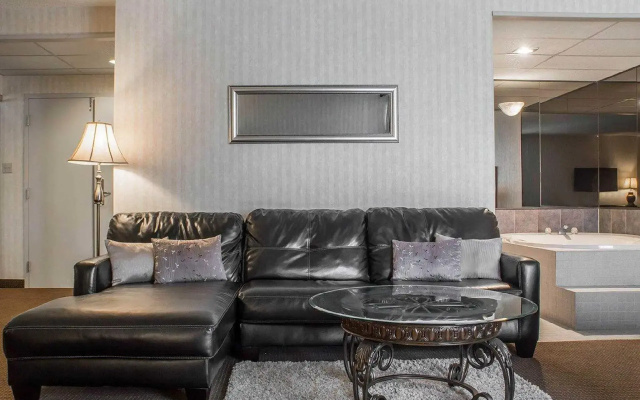 Quality Hotel & Suites
