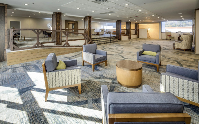 DoubleTree by Hilton Huntington