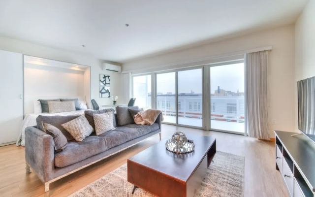 Milwaukee River Suites by Barsala
