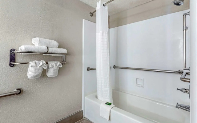 Clarion Pointe Raleigh Midtown