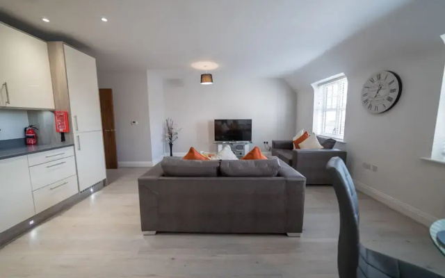 Helios Court Penthouse Serviced Apartment by Ferndale