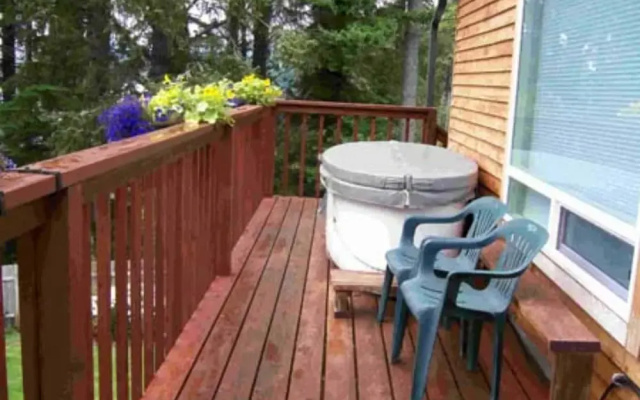The Lake House Bed and Breakfast