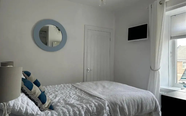 Coastal Joy - Family and friends bedrooms