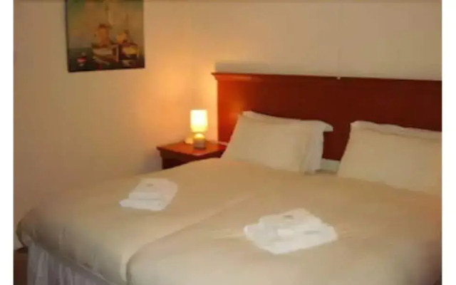 Les Douvres Hotel