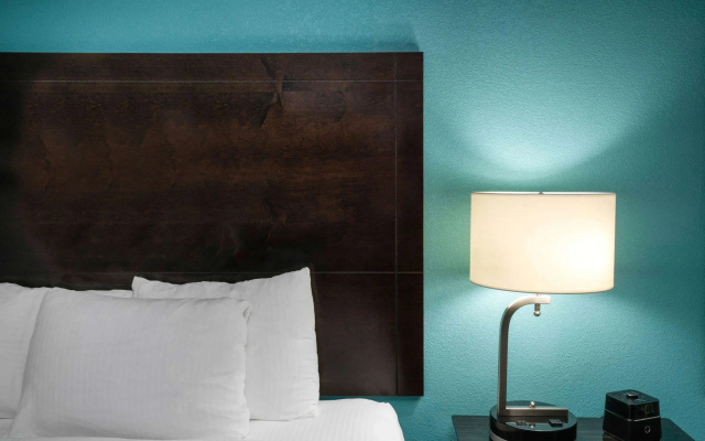 La Quinta Inn & Suites by Wyndham Knoxville East