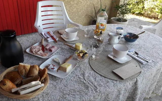 La Demeure D'helice (Adults Only)