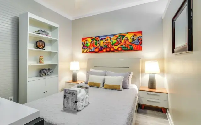 Sunny Miami Beach Condo Steps to Boardwalk!