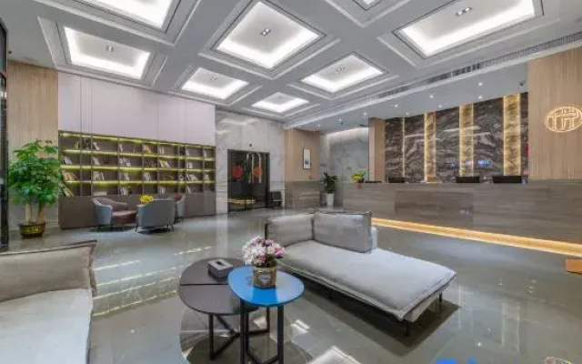 Yuefeng Hotel (Yangjiang Baili Plaza)